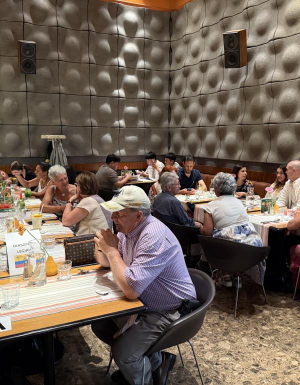 Ünnepi ebéd Kolumbia nemzeti ünnepének alkalmából